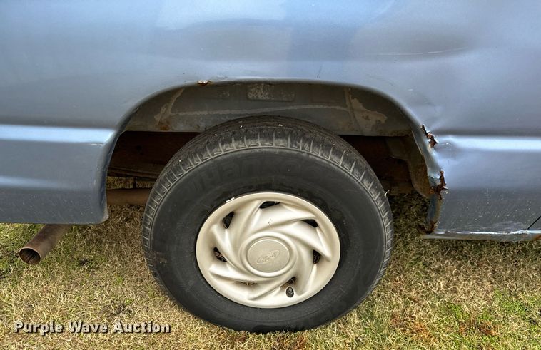 image for item NX9992 1997 Ford Club Wagon  van