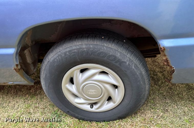 image for item NX9992 1997 Ford Club Wagon  van