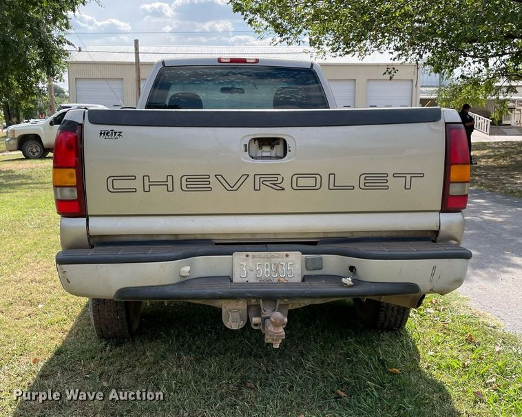 image for item NY9977 2001 Chevrolet Silverado 2500HD  pickup truck