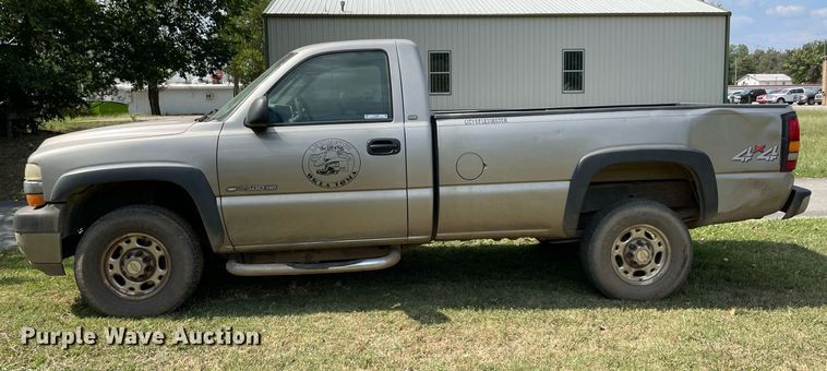 image for item NY9977 2001 Chevrolet Silverado 2500HD  pickup truck