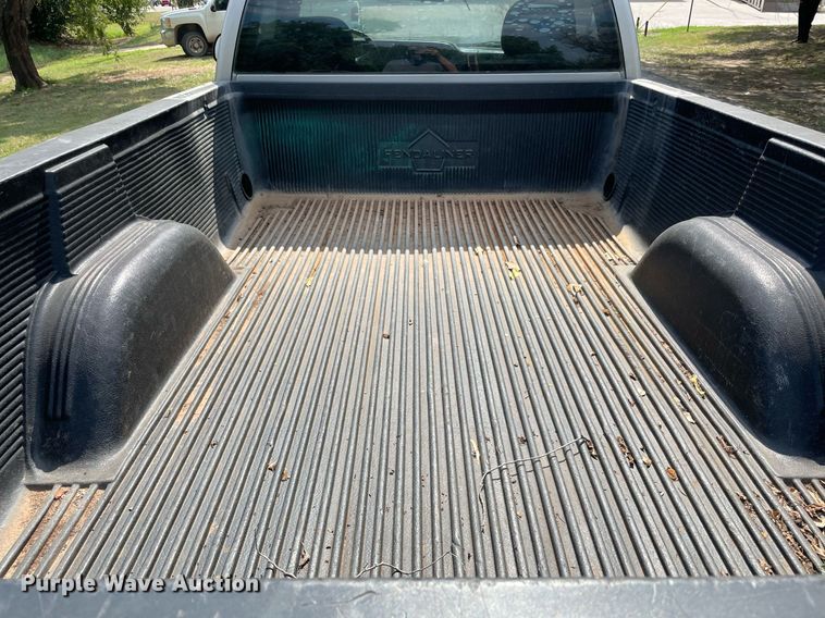 image for item NY9977 2001 Chevrolet Silverado 2500HD  pickup truck