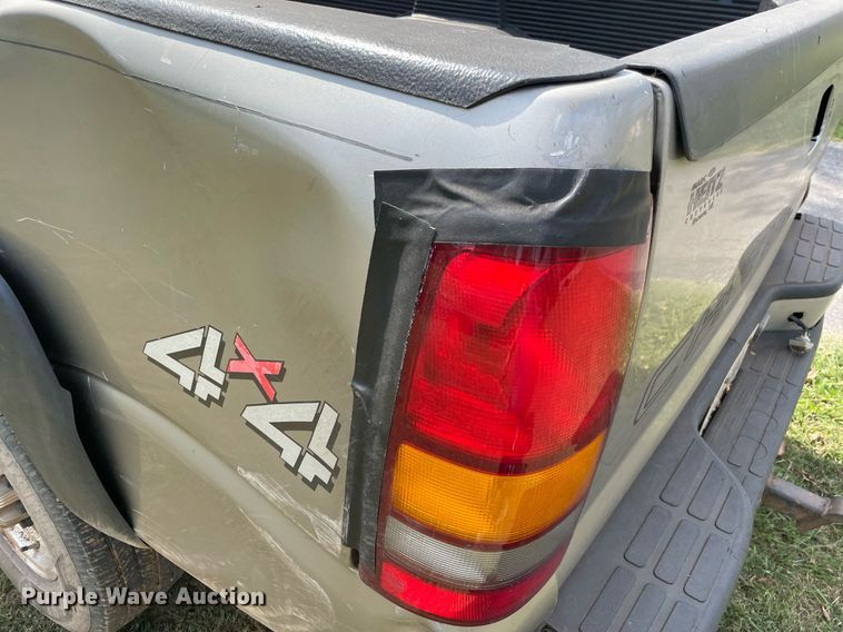 image for item NY9977 2001 Chevrolet Silverado 2500HD  pickup truck