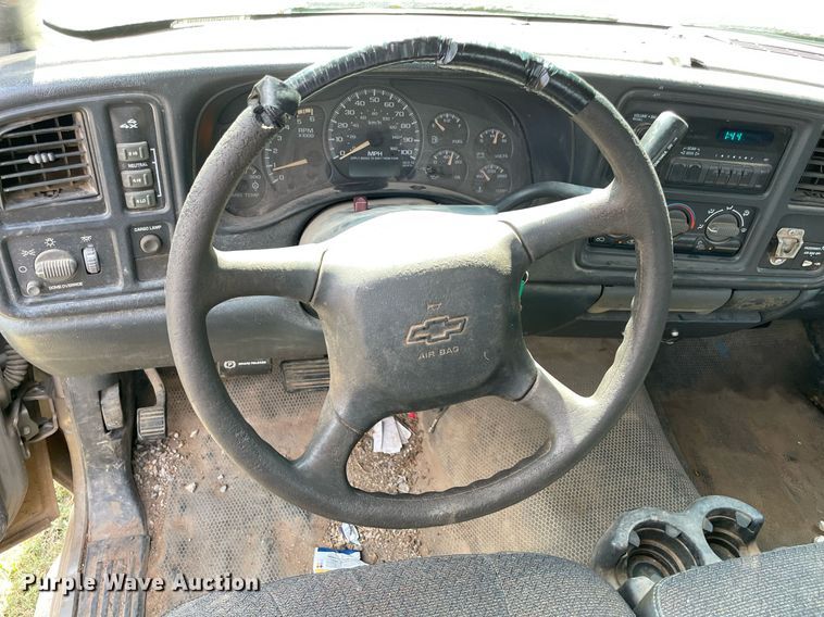 image for item NY9977 2001 Chevrolet Silverado 2500HD  pickup truck