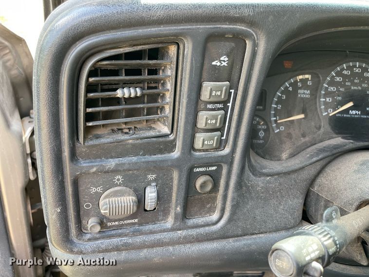 image for item NY9977 2001 Chevrolet Silverado 2500HD  pickup truck