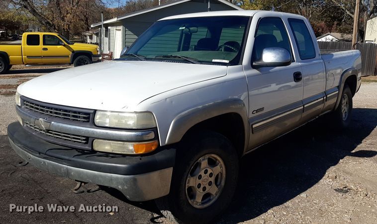 image for item OF9606 2001 Chevrolet Silverado 1500  Ext. Cab pickup truck