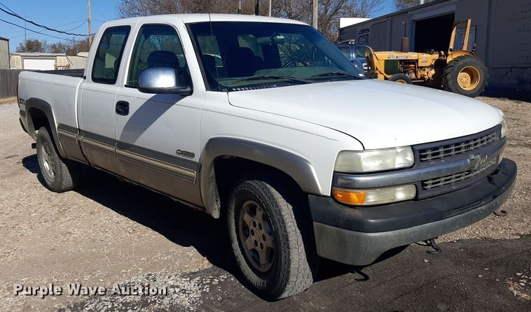 image for item OF9606 2001 Chevrolet Silverado 1500  Ext. Cab pickup truck