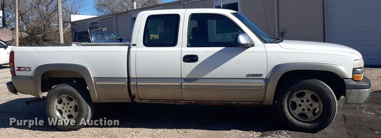 image for item OF9606 2001 Chevrolet Silverado 1500  Ext. Cab pickup truck