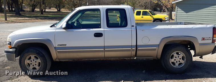 image for item OF9606 2001 Chevrolet Silverado 1500  Ext. Cab pickup truck