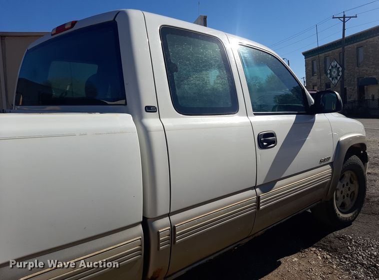 image for item OF9606 2001 Chevrolet Silverado 1500  Ext. Cab pickup truck