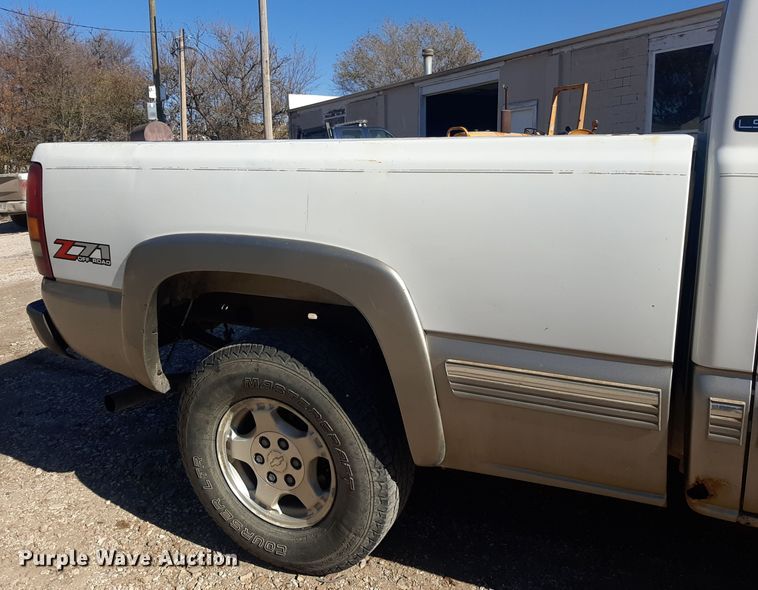 image for item OF9606 2001 Chevrolet Silverado 1500  Ext. Cab pickup truck