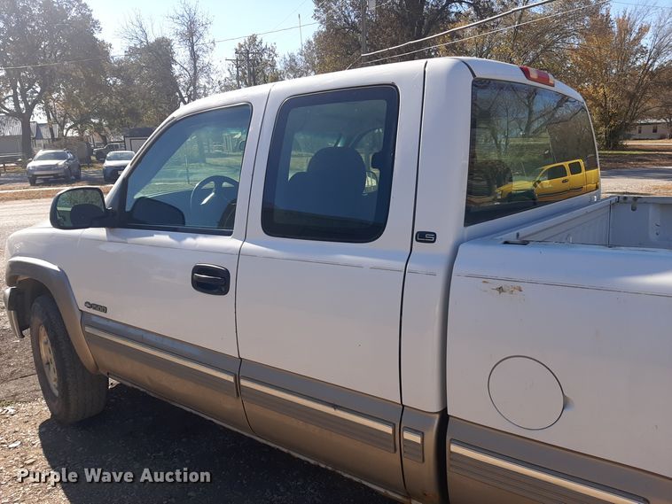 image for item OF9606 2001 Chevrolet Silverado 1500  Ext. Cab pickup truck