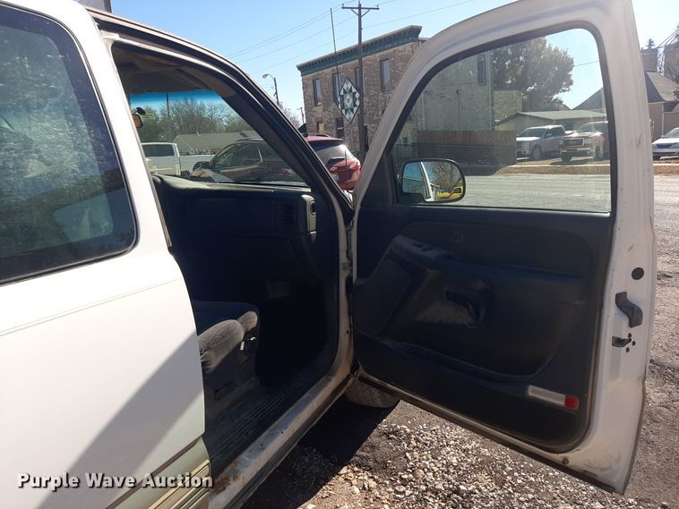 image for item OF9606 2001 Chevrolet Silverado 1500  Ext. Cab pickup truck