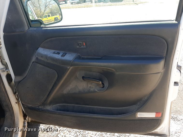 image for item OF9606 2001 Chevrolet Silverado 1500  Ext. Cab pickup truck