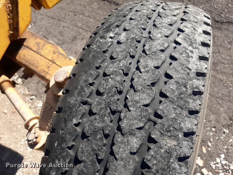 image for item OF9607 1977 John Deere 302 - D  tractor