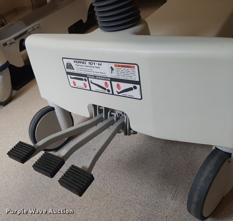 image for item OF9652 Ferno 101-H medical table