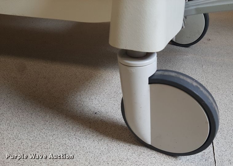 image for item OF9652 Ferno 101-H medical table