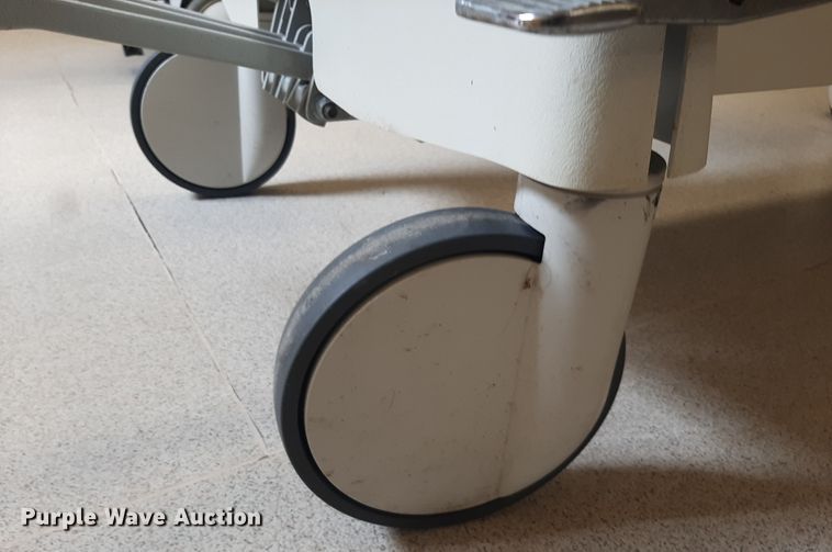 image for item OF9652 Ferno 101-H medical table