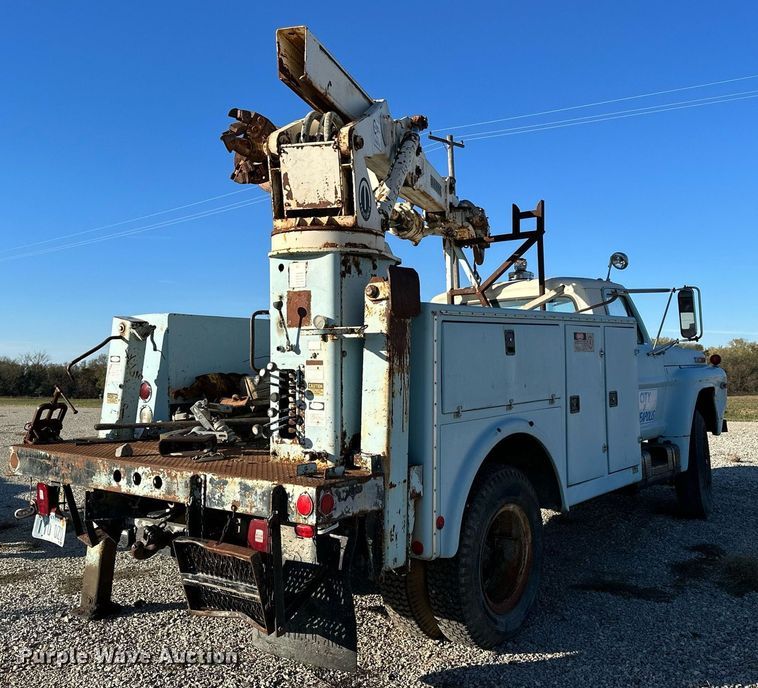 image for item OK9139 1972 Ford F700  digger derrick truck