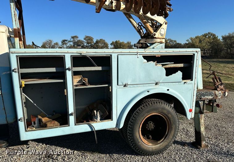 image for item OK9139 1972 Ford F700  digger derrick truck