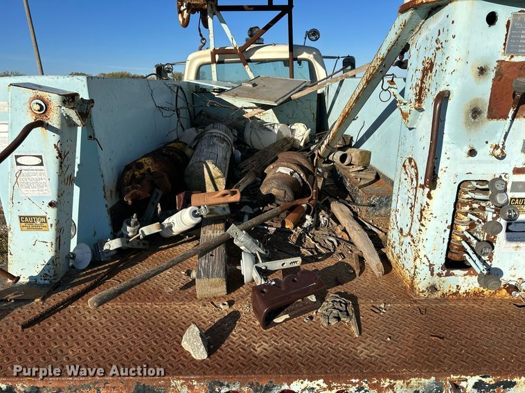 image for item OK9139 1972 Ford F700  digger derrick truck