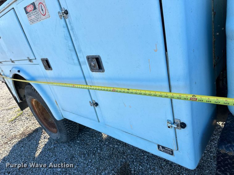 image for item OK9139 1972 Ford F700  digger derrick truck