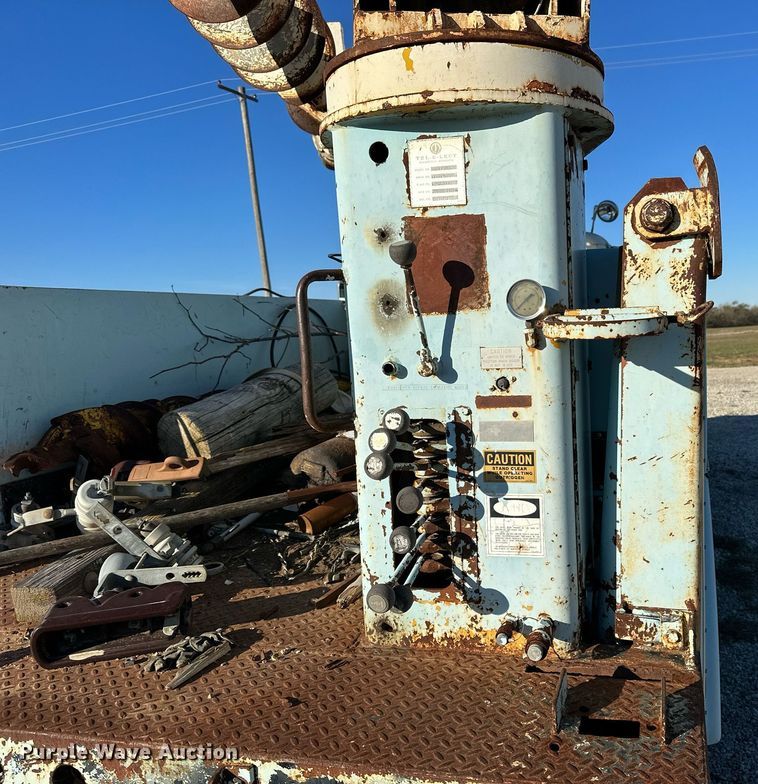 image for item OK9139 1972 Ford F700  digger derrick truck