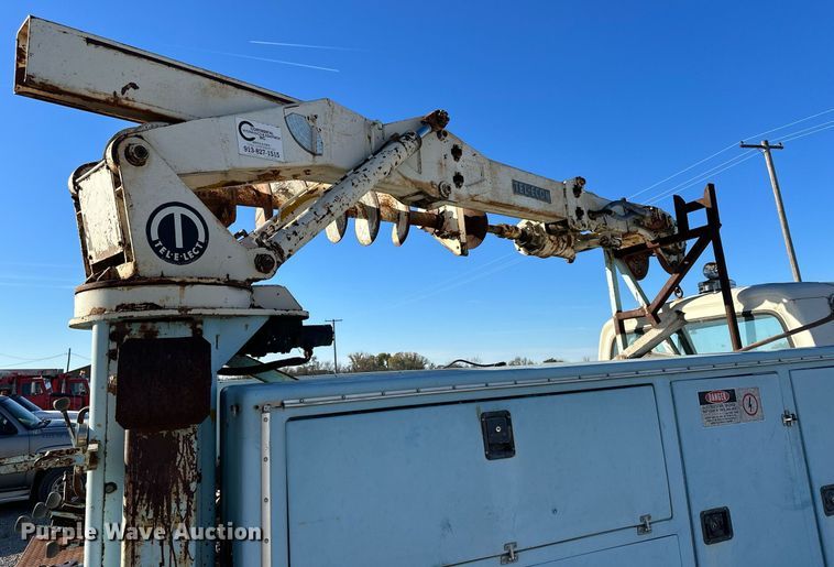 image for item OK9139 1972 Ford F700  digger derrick truck