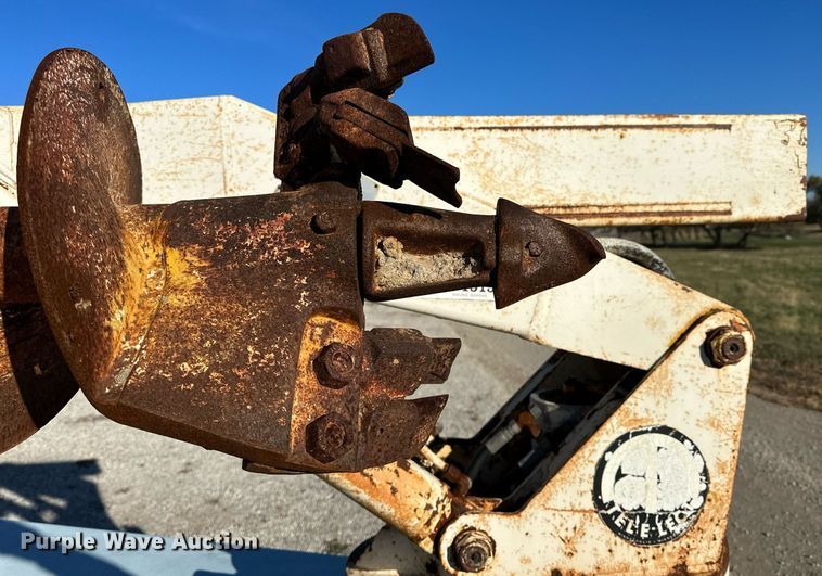 image for item OK9139 1972 Ford F700  digger derrick truck