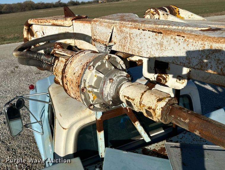 image for item OK9139 1972 Ford F700  digger derrick truck