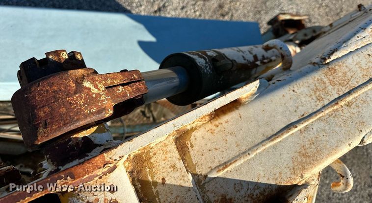 image for item OK9139 1972 Ford F700  digger derrick truck