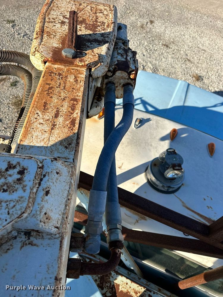 image for item OK9139 1972 Ford F700  digger derrick truck