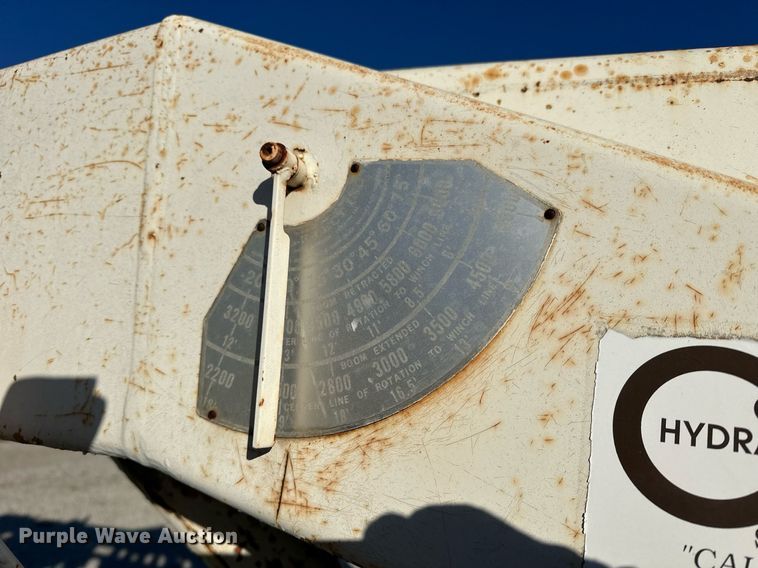 image for item OK9139 1972 Ford F700  digger derrick truck