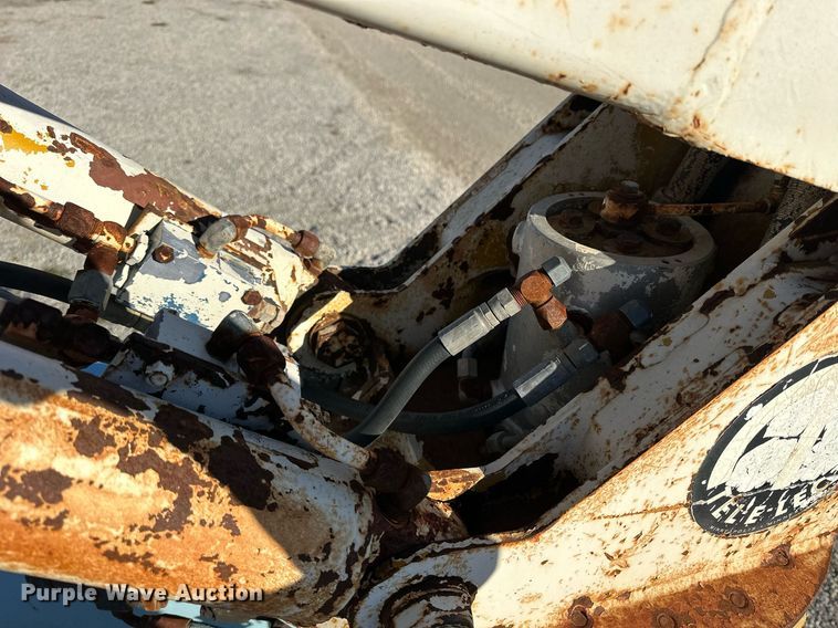 image for item OK9139 1972 Ford F700  digger derrick truck