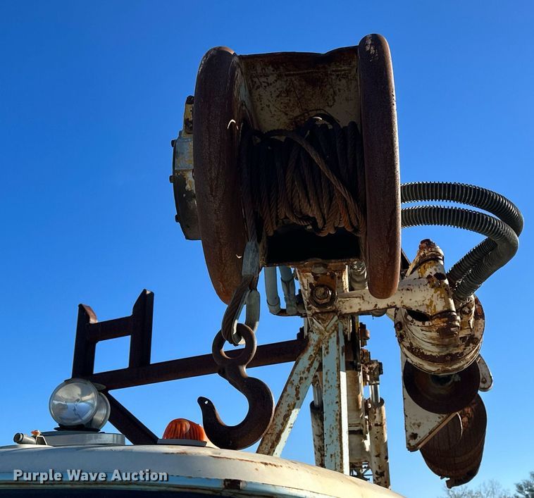 image for item OK9139 1972 Ford F700  digger derrick truck