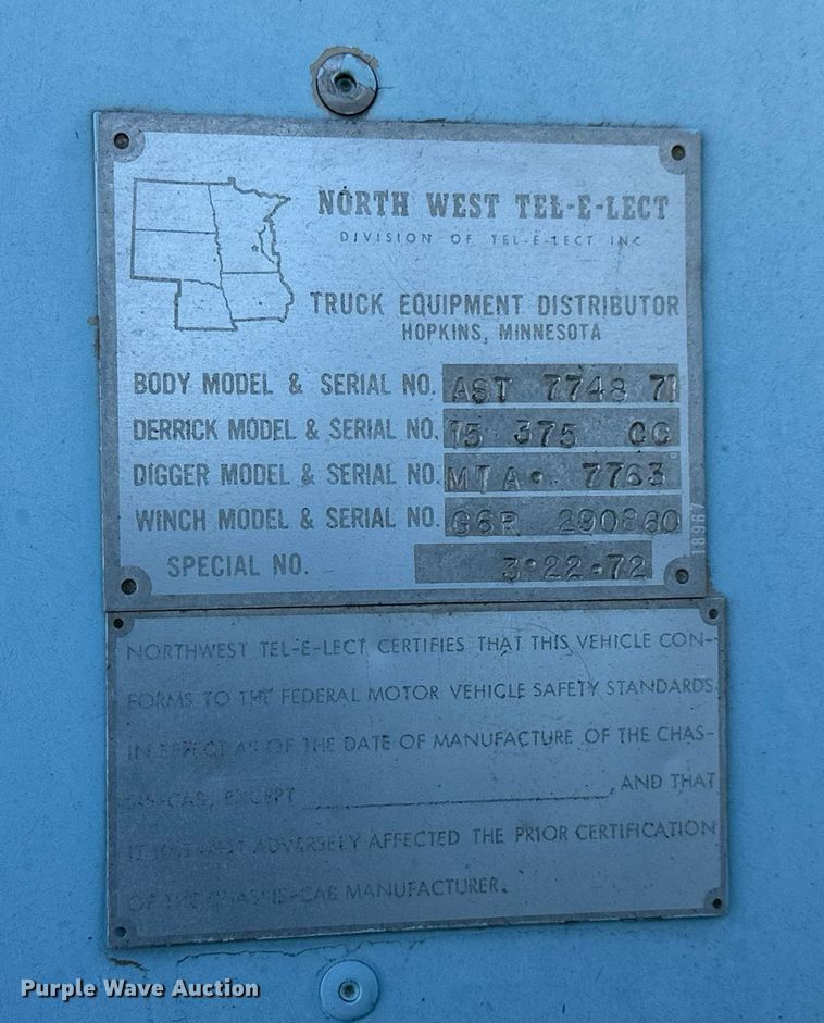 image for item OK9139 1972 Ford F700  digger derrick truck