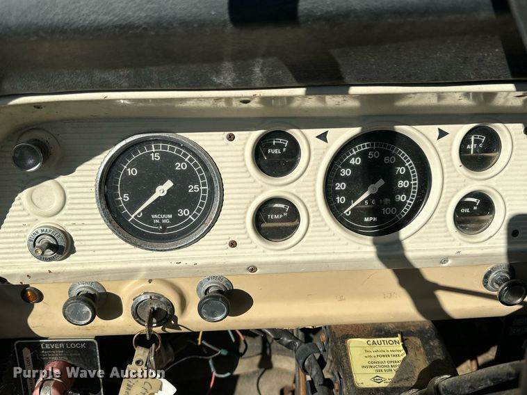 image for item OK9139 1972 Ford F700  digger derrick truck