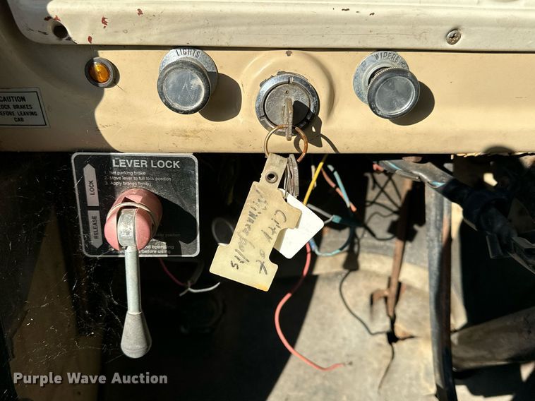 image for item OK9139 1972 Ford F700  digger derrick truck