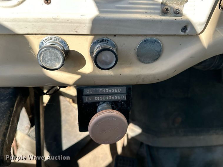 image for item OK9139 1972 Ford F700  digger derrick truck