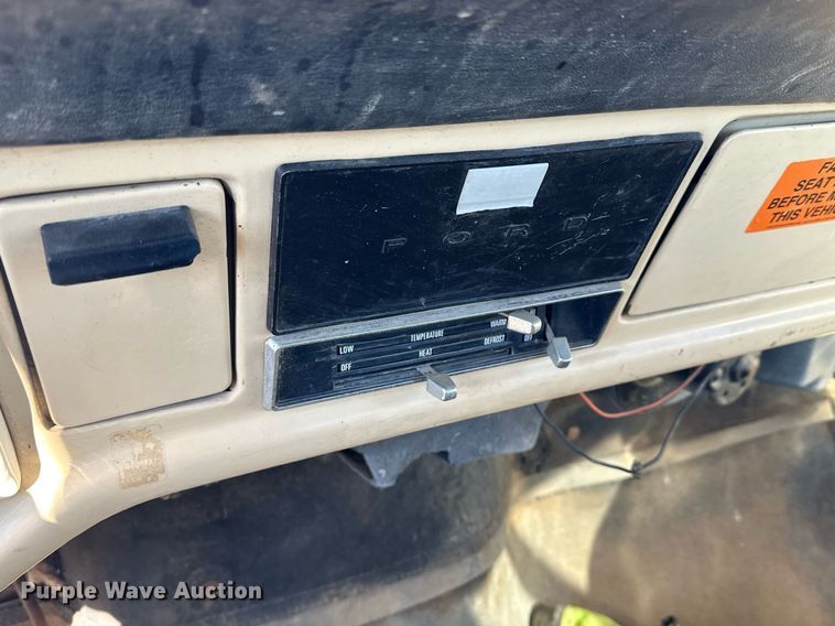 image for item OK9139 1972 Ford F700  digger derrick truck