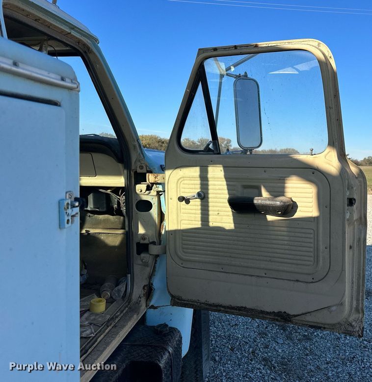 image for item OK9139 1972 Ford F700  digger derrick truck