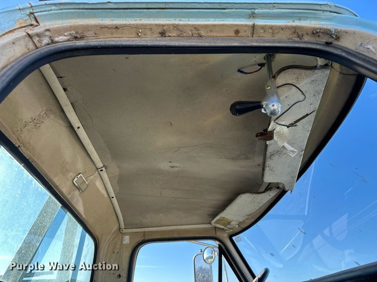 image for item OK9139 1972 Ford F700  digger derrick truck