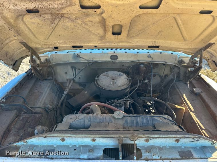 image for item OK9139 1972 Ford F700  digger derrick truck