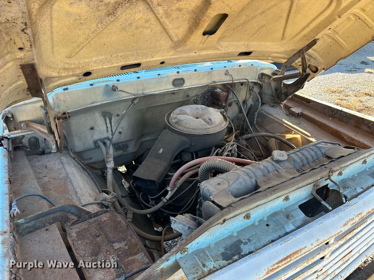 image for item OK9139 1972 Ford F700  digger derrick truck