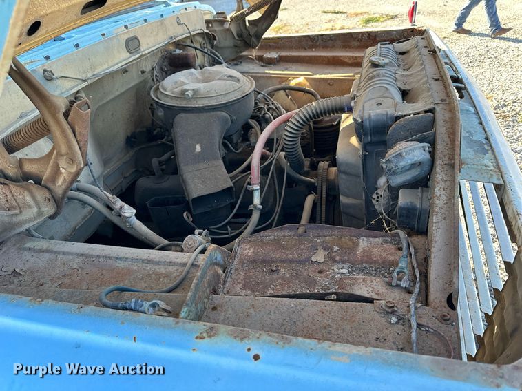 image for item OK9139 1972 Ford F700  digger derrick truck