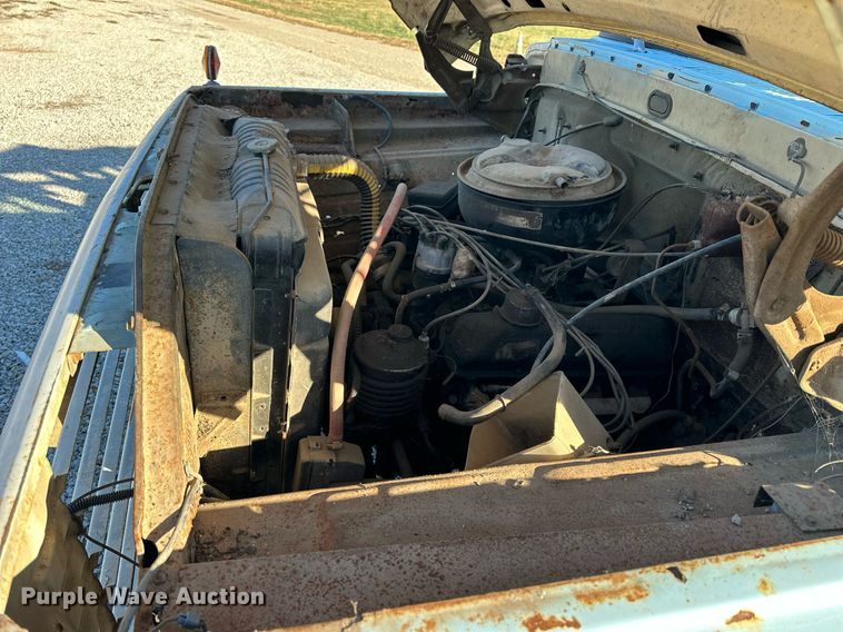 image for item OK9139 1972 Ford F700  digger derrick truck