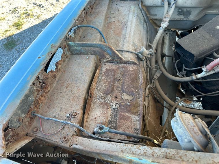 image for item OK9139 1972 Ford F700  digger derrick truck