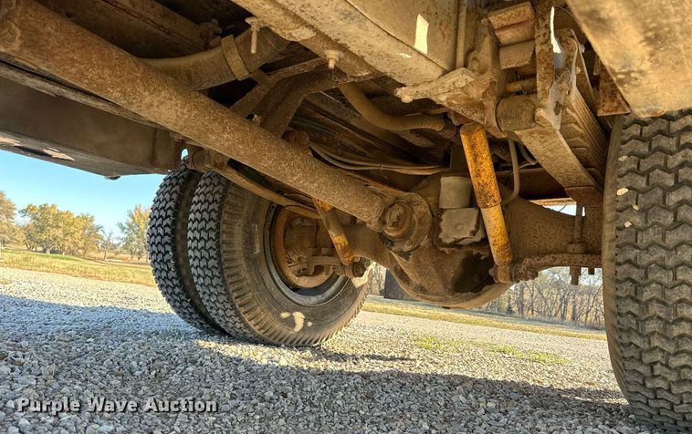 image for item OK9139 1972 Ford F700  digger derrick truck