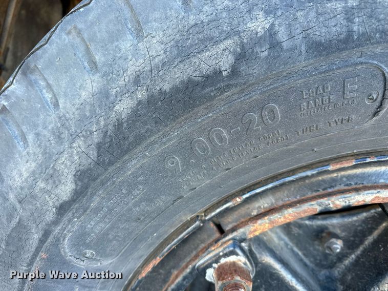 image for item OK9139 1972 Ford F700  digger derrick truck