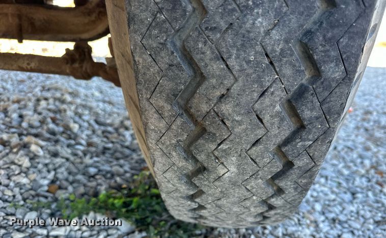 image for item OK9139 1972 Ford F700  digger derrick truck