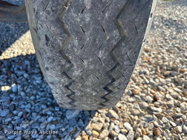 image for item OK9139 1972 Ford F700  digger derrick truck